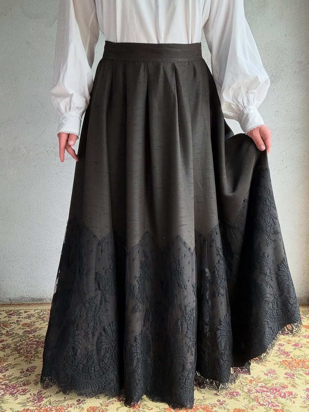 Post 6 by 𝙵𝚕𝚘𝙼𝚊𝚛𝚔𝚝 𝚅𝚒𝚗𝚝𝚊𝚐𝚎 on Instagram (carousel)