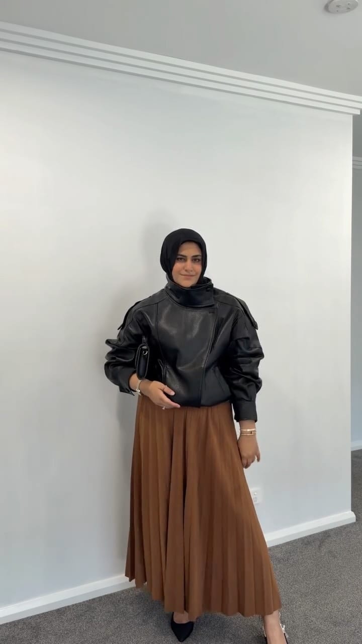 Post 2 by Noor ul saba on Instagram (video)