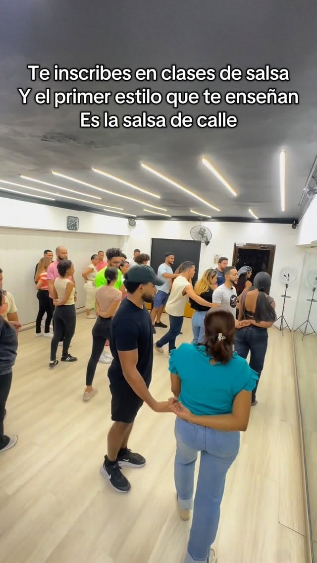 Post 1 by Clases de baile en Mil Pasos on Instagram (video)