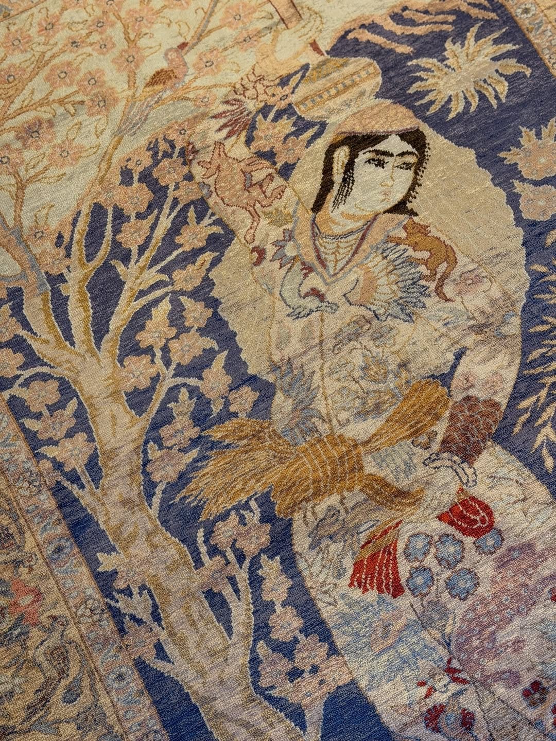 Post 7 by 𝐌𝐚𝐦𝐜𝐨𝐧 𝐀𝐧𝐭𝐢𝐪𝐮𝐞 𝐎𝐫𝐢𝐞𝐧𝐭𝐚𝐥 𝐑𝐮𝐠𝐬&𝐓𝐞𝐱𝐭𝐢𝐥𝐞𝐬 on Instagram (carousel)