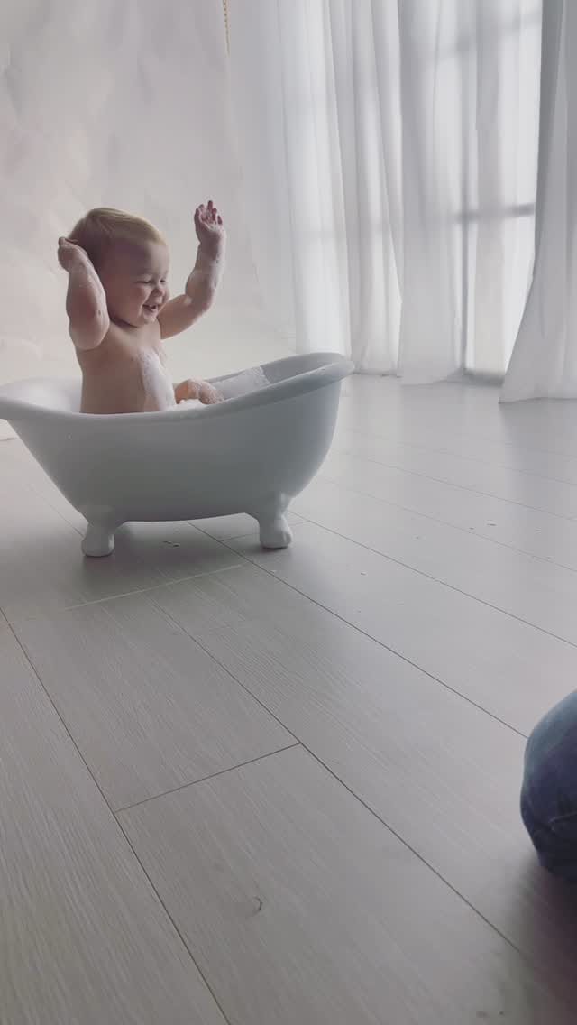 Post 1 by Amy Tong - Newborn & Baby Photographer Sydney on Instagram (video)