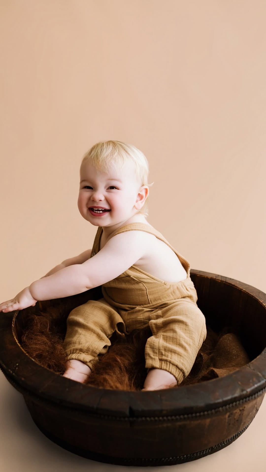 Post 4 by Amy Tong - Newborn & Baby Photographer Sydney on Instagram (video)