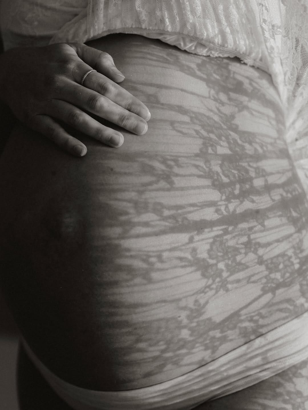 Post 2 by Bec Cooper | Perth Maternity, Newborn & Family Photographer on Instagram (image)