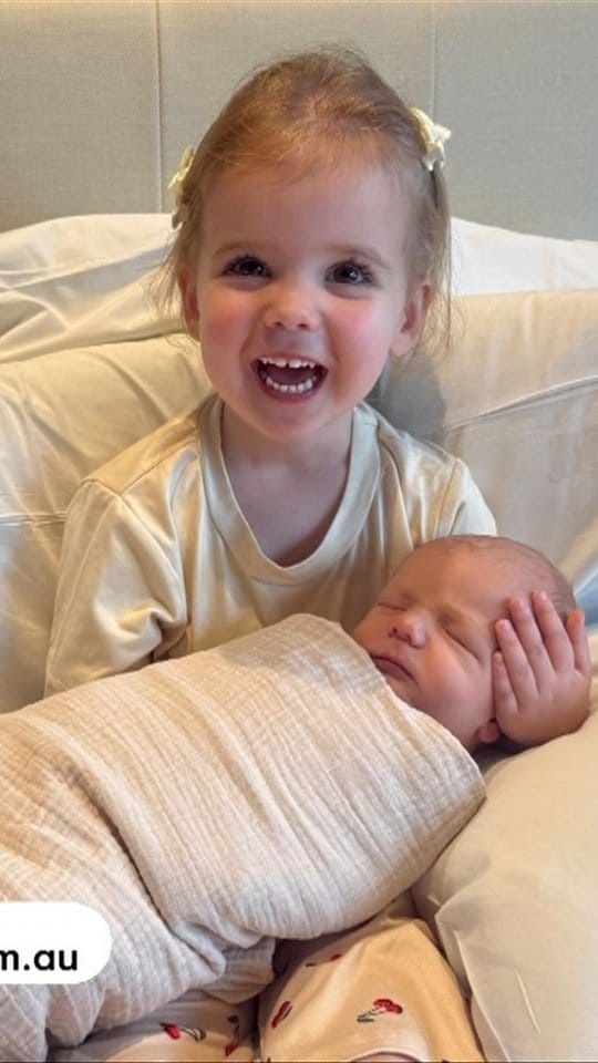 Post 8 by Sara Jones on Instagram (video)