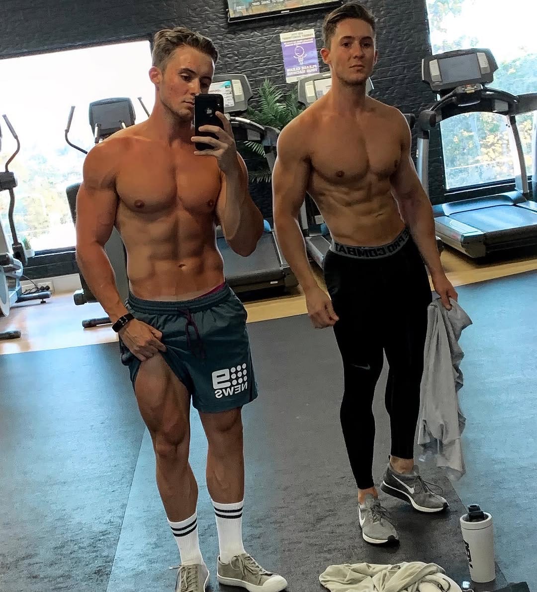 Post 7 by ROBBO TWINS on Instagram (carousel)