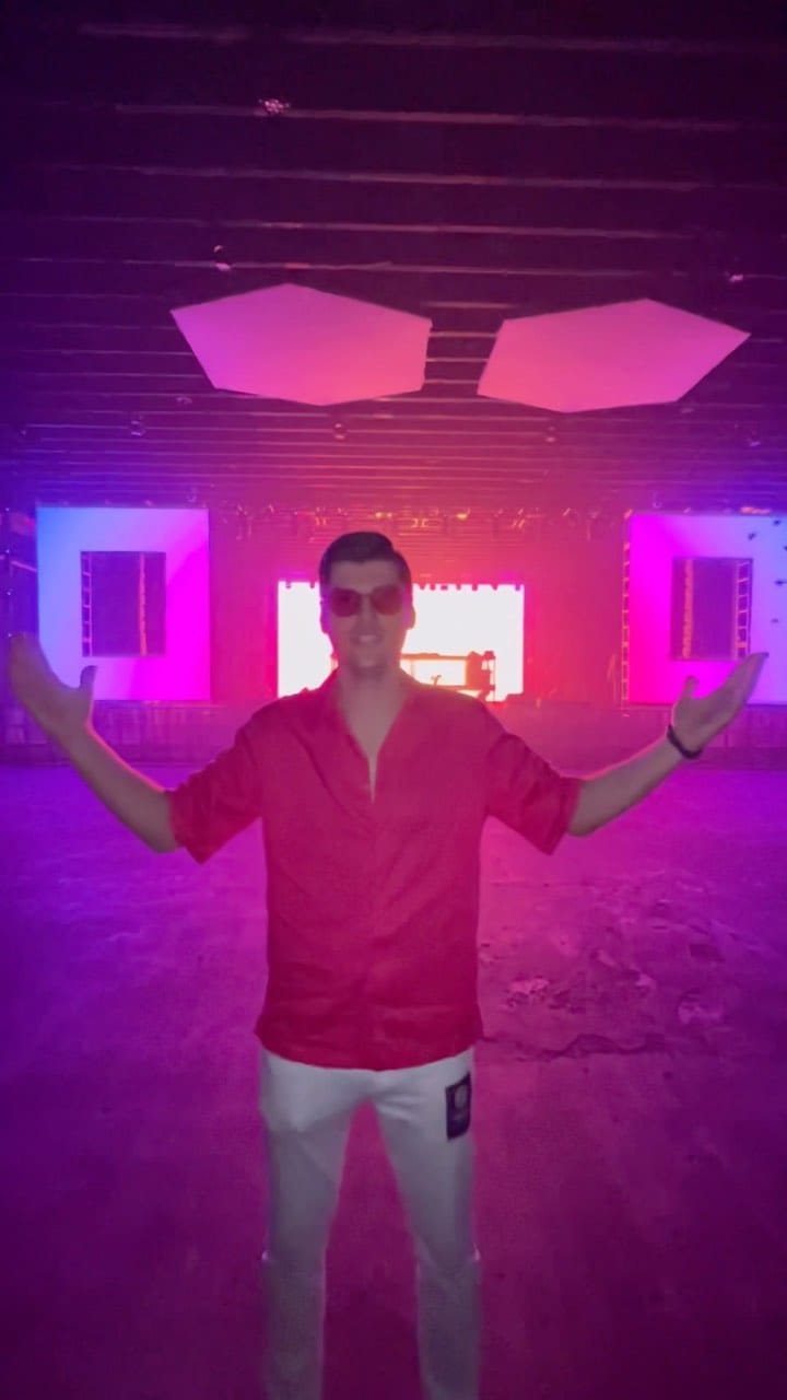 Post 9 by Vito Lee Vitalii on Instagram (video)