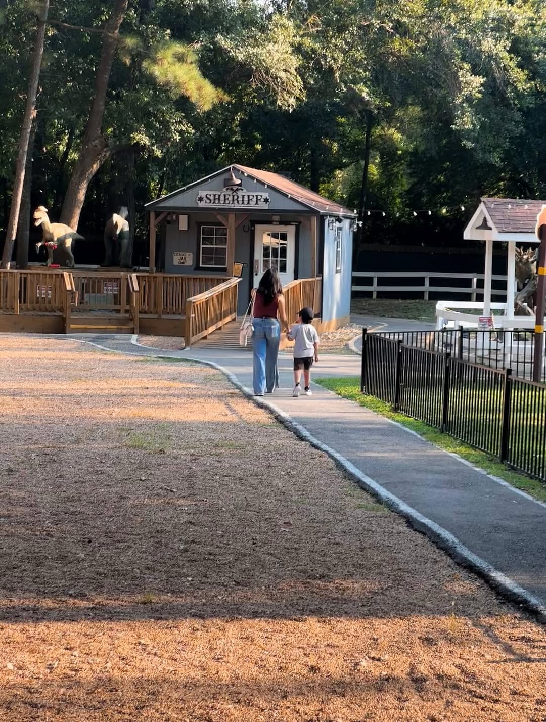 Post 9 by les on Instagram (carousel)