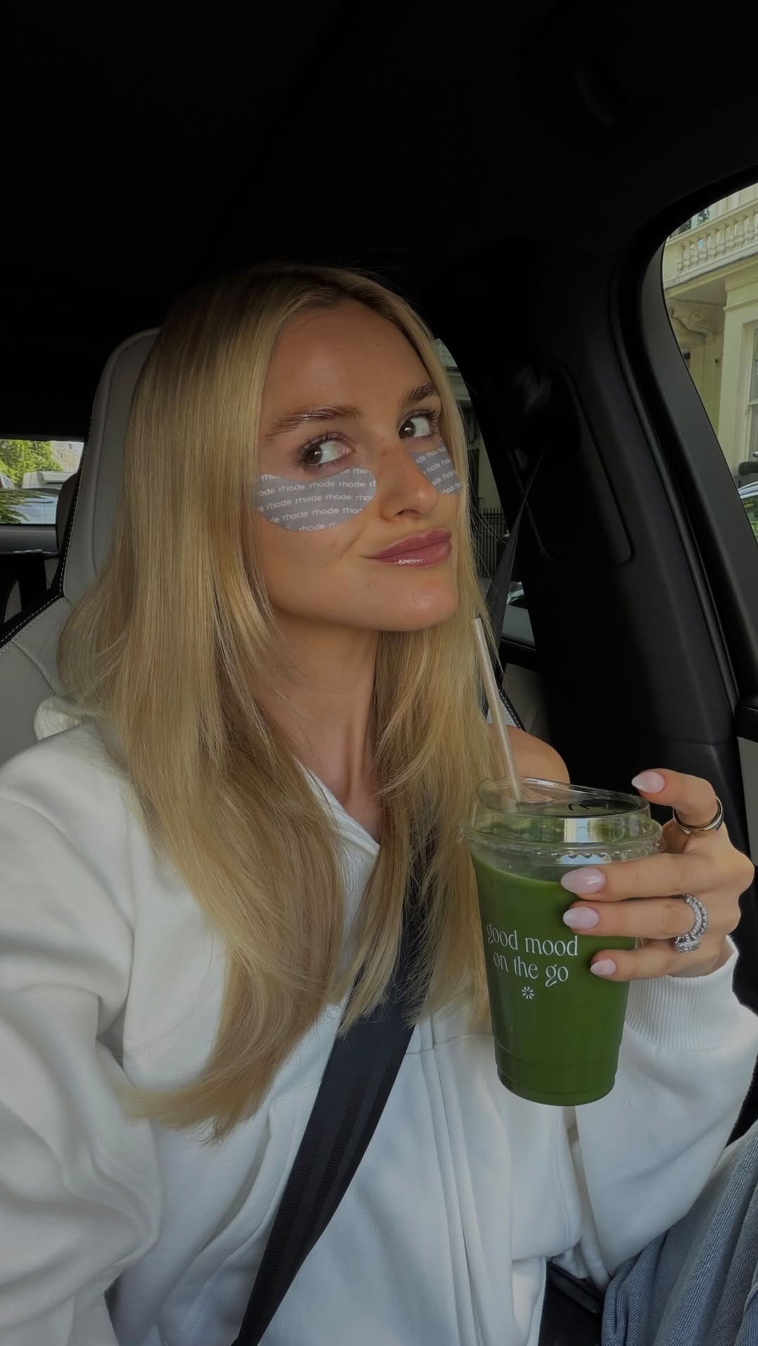 Post 2 by Belle Robinson on Instagram (video)