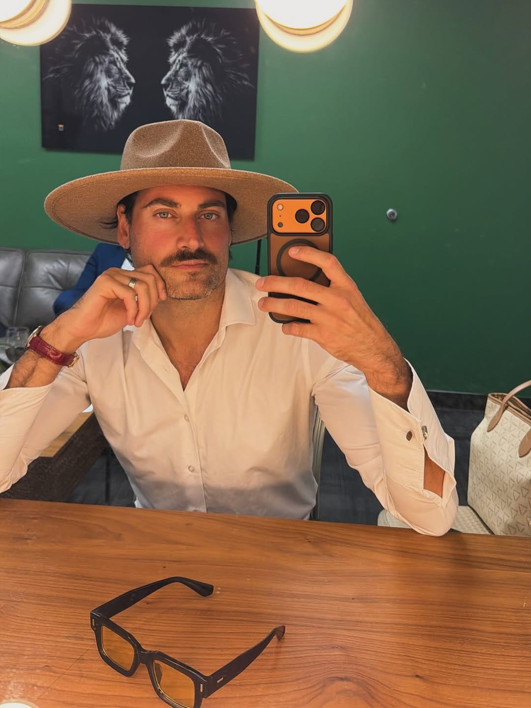 Post 6 by Juan Andrés Grizutti on Instagram (carousel)