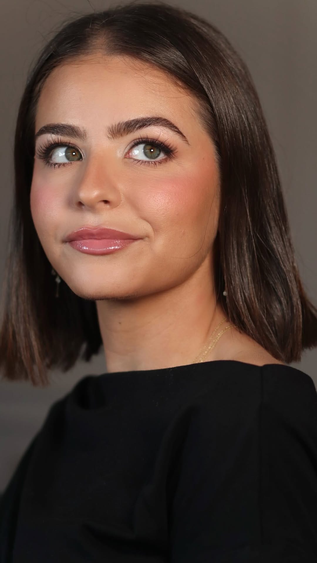 Post 3 by Elka Moses - Makeup Artist on Instagram (video)