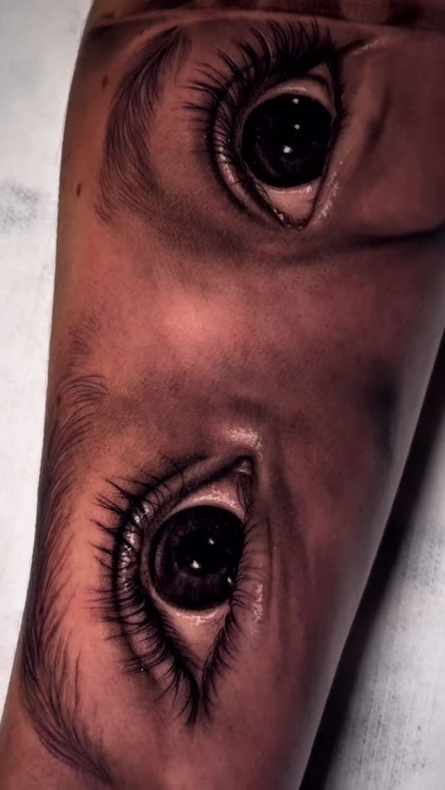 Post 4 by Jey tattoo on Instagram (video)