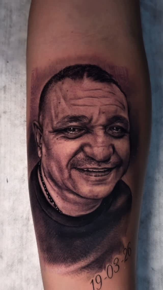 Post 6 by Jey tattoo on Instagram (video)