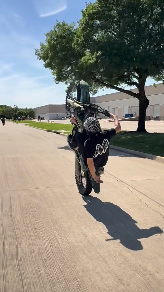 Post 1 by Motarded on Instagram (video)