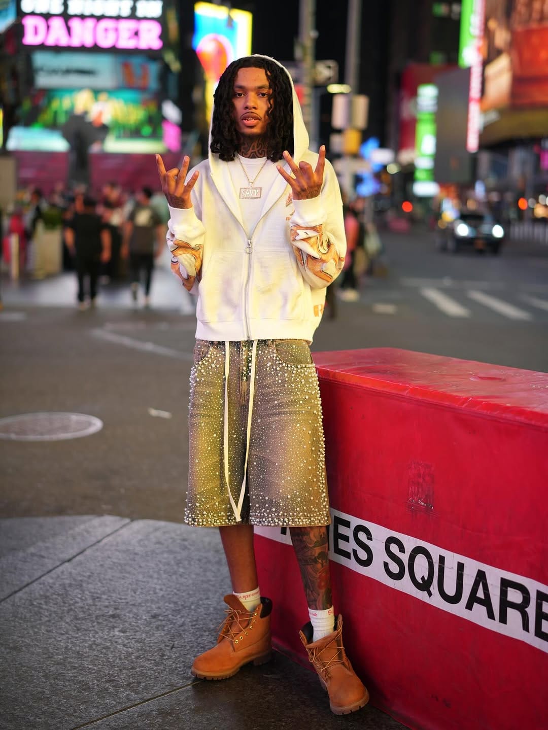 Post 4 by Akee Savv ❤️‍🔥 on Instagram (carousel)