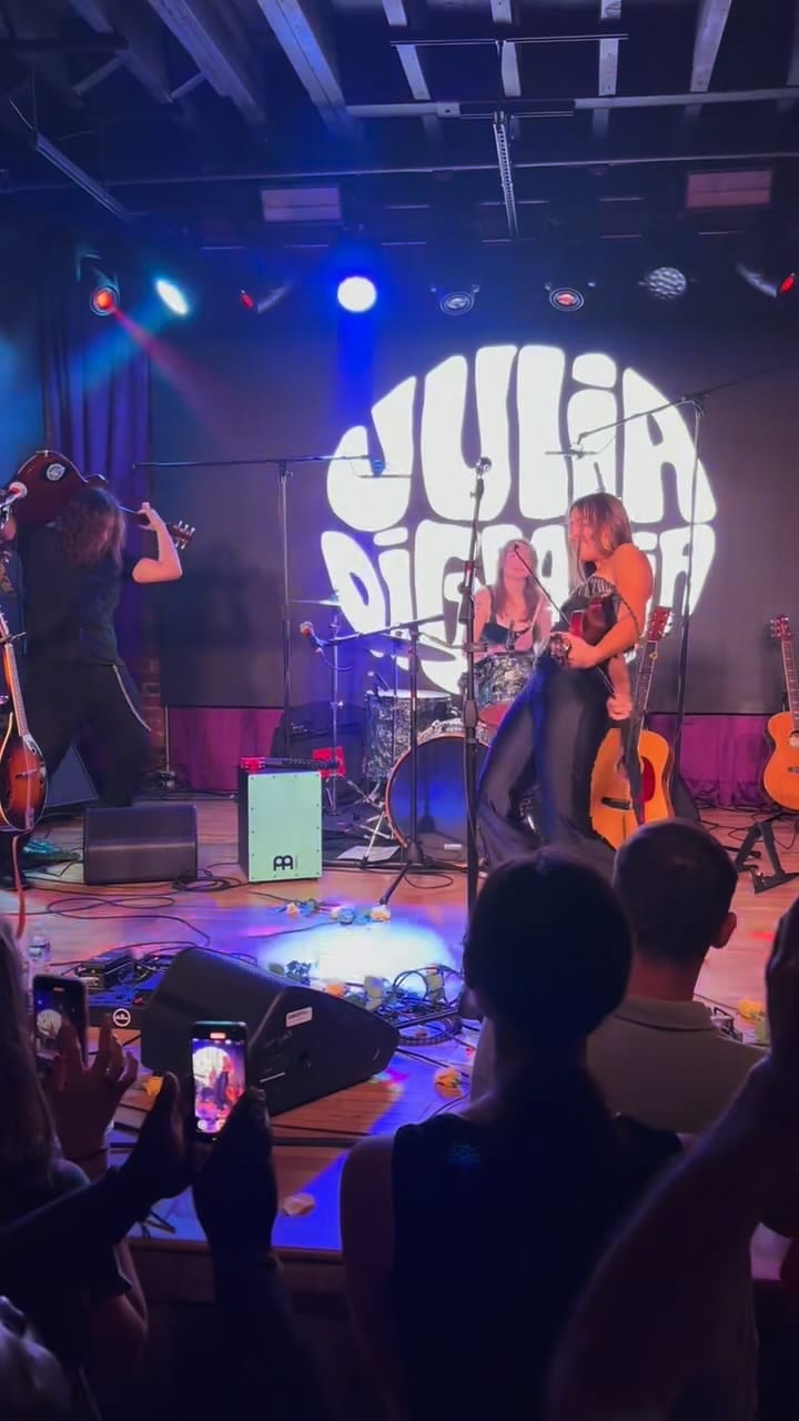 Post 8 by The Sintrics on Instagram (video)