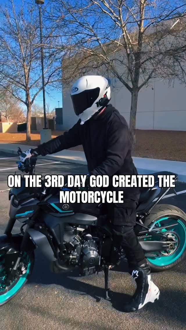 Post 9 by CruzinMoto on Instagram (video)