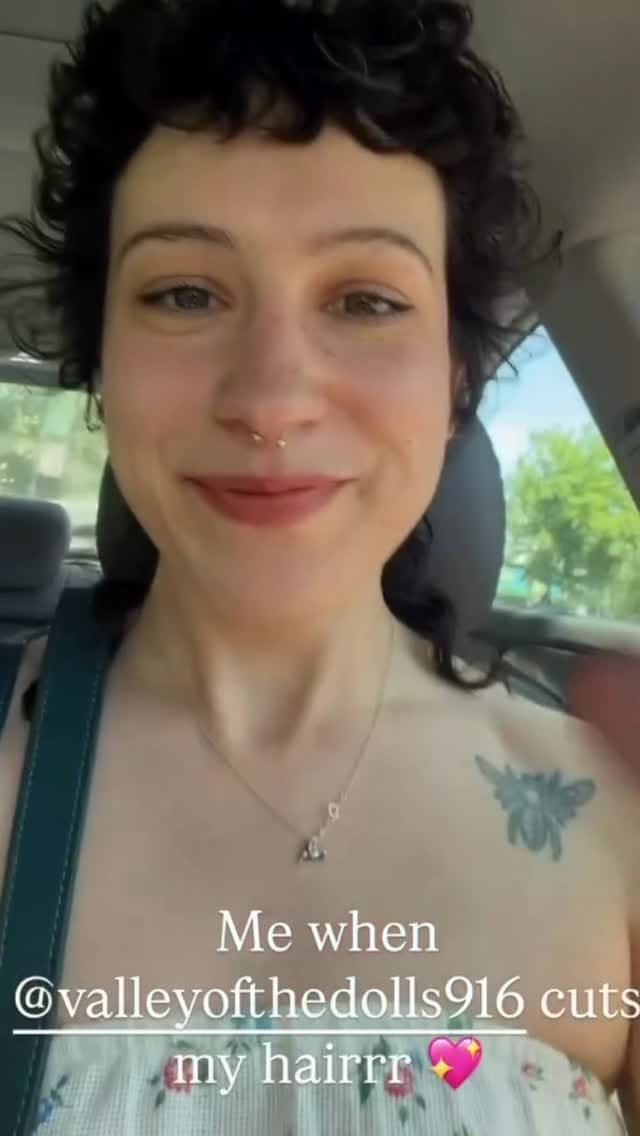 Post 6 by Adrienne Baranoff hairdresser on Instagram (video)