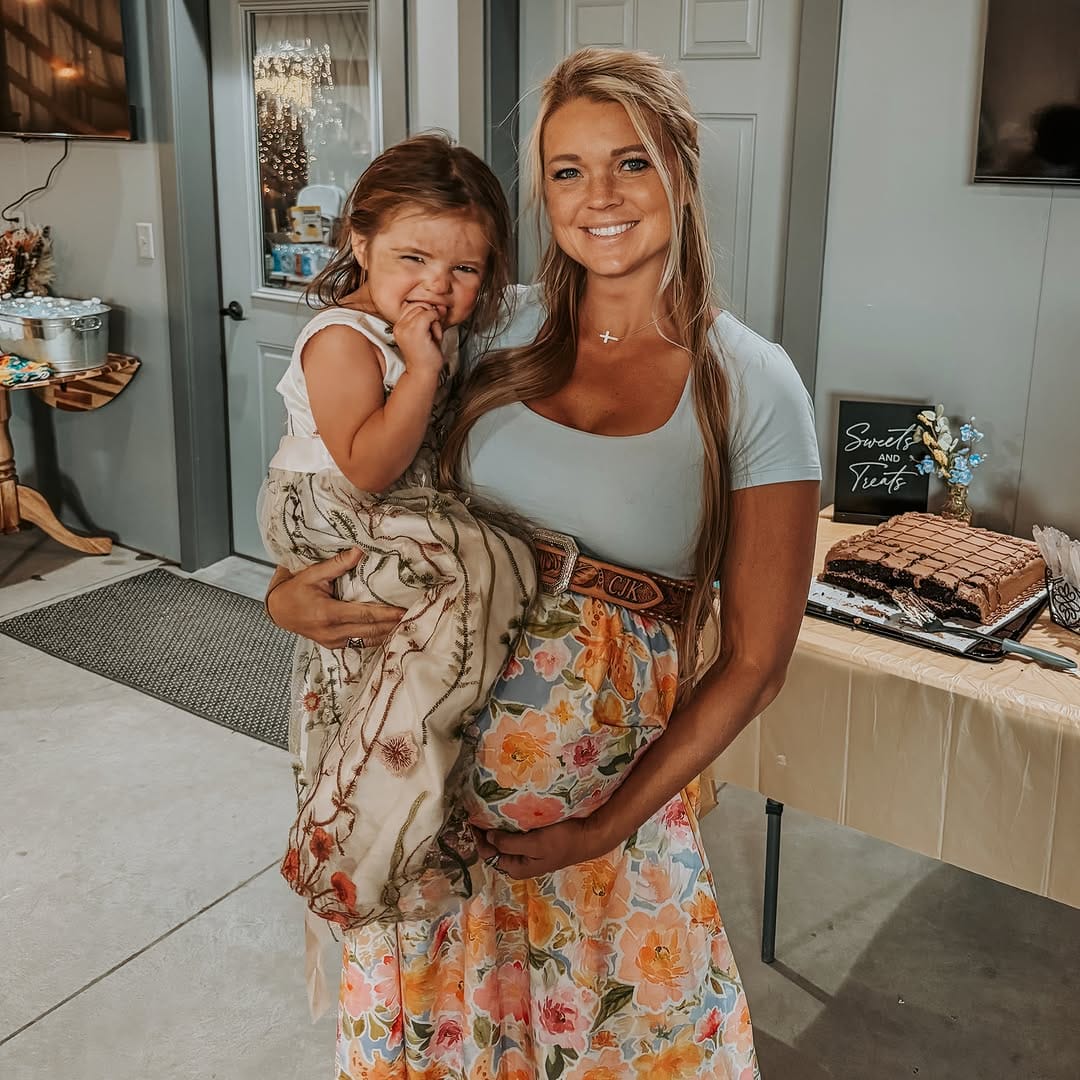 Post 4 by 𝕔𝕠𝕦𝕣𝕥𝕟𝕖𝕪 𝕛𝕠 on Instagram (carousel)