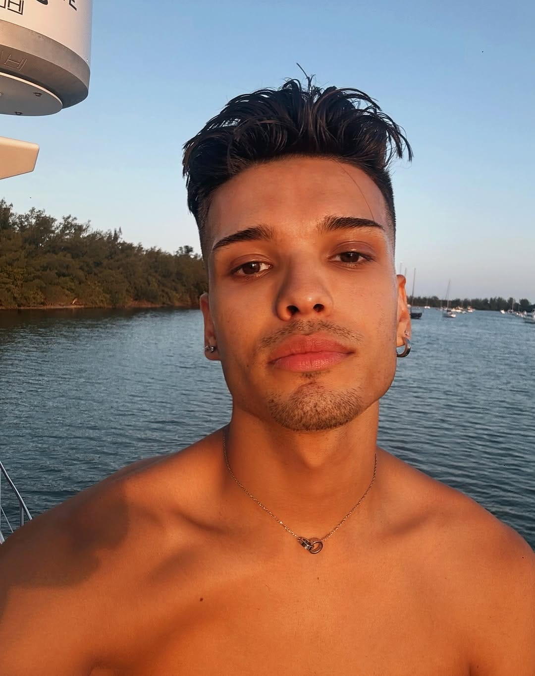 Post 4 by Leo Vice on Instagram (image)