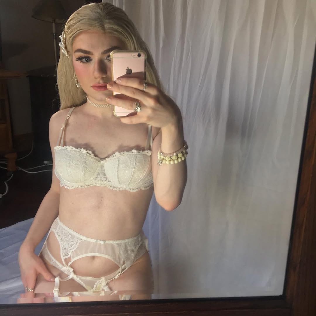 Post 2 by Rosie Hart on Instagram (image)