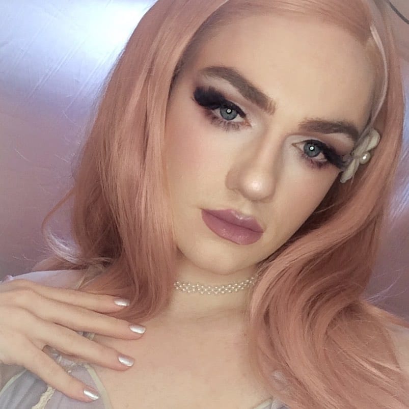 Post 10 by Rosie Hart on Instagram (image)