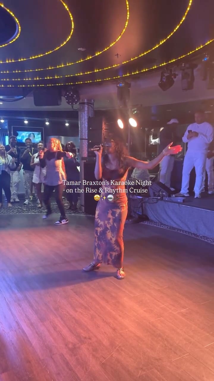 Post 8 by ✩ C H I N A A ✩ on Instagram (video)