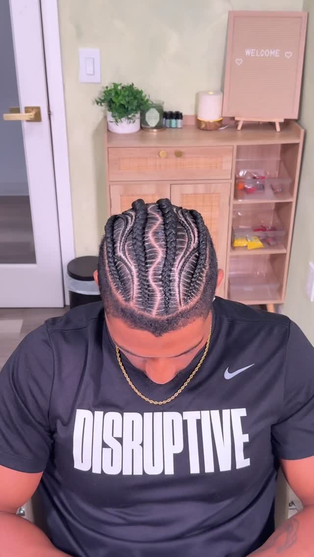 Post 7 by Maystylez | Stitch Braid Artist on Instagram (video)