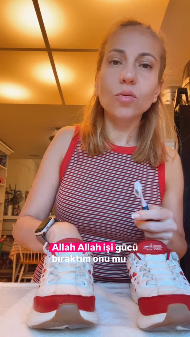 Post 3 by N U R on Instagram (video)
