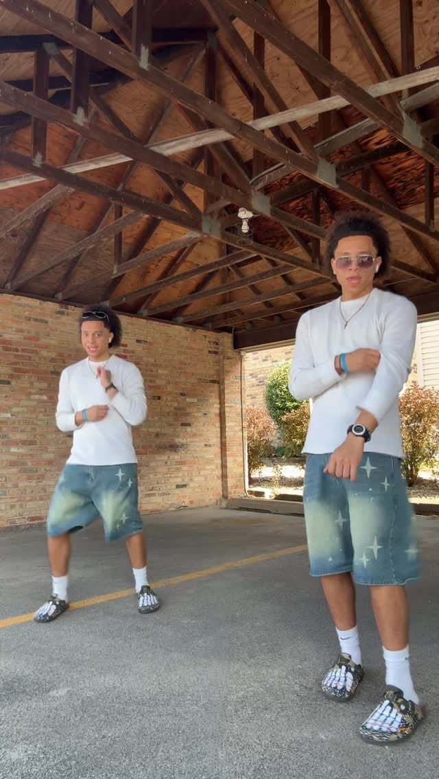 Post 2 by Odell on Instagram (video)