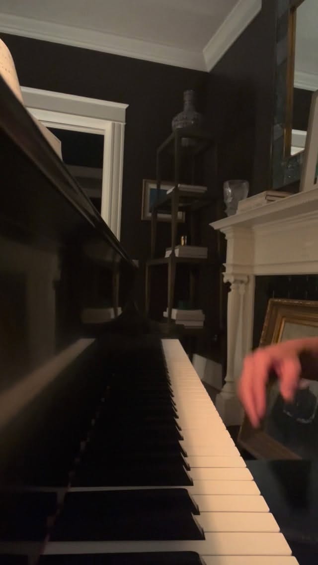 Post 4 by Avery Frank on Instagram (video)