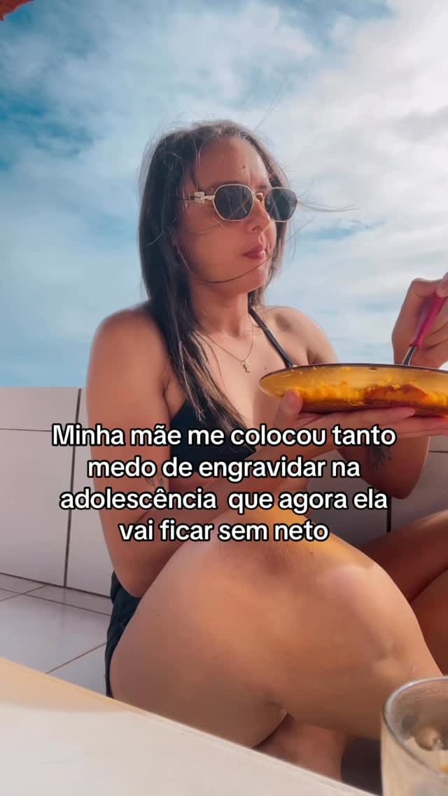 Post 6 by BEATRIZ on Instagram (video)