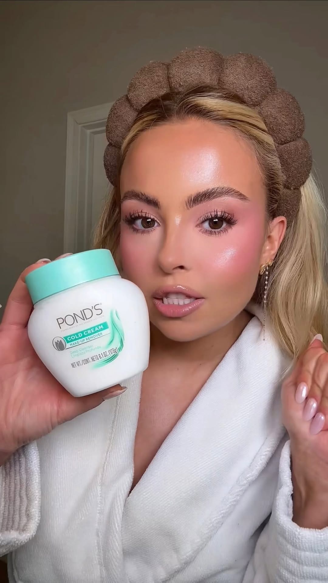 Post 6 by Traveling Makeup Artist | McKenna Goddard on Instagram (video)