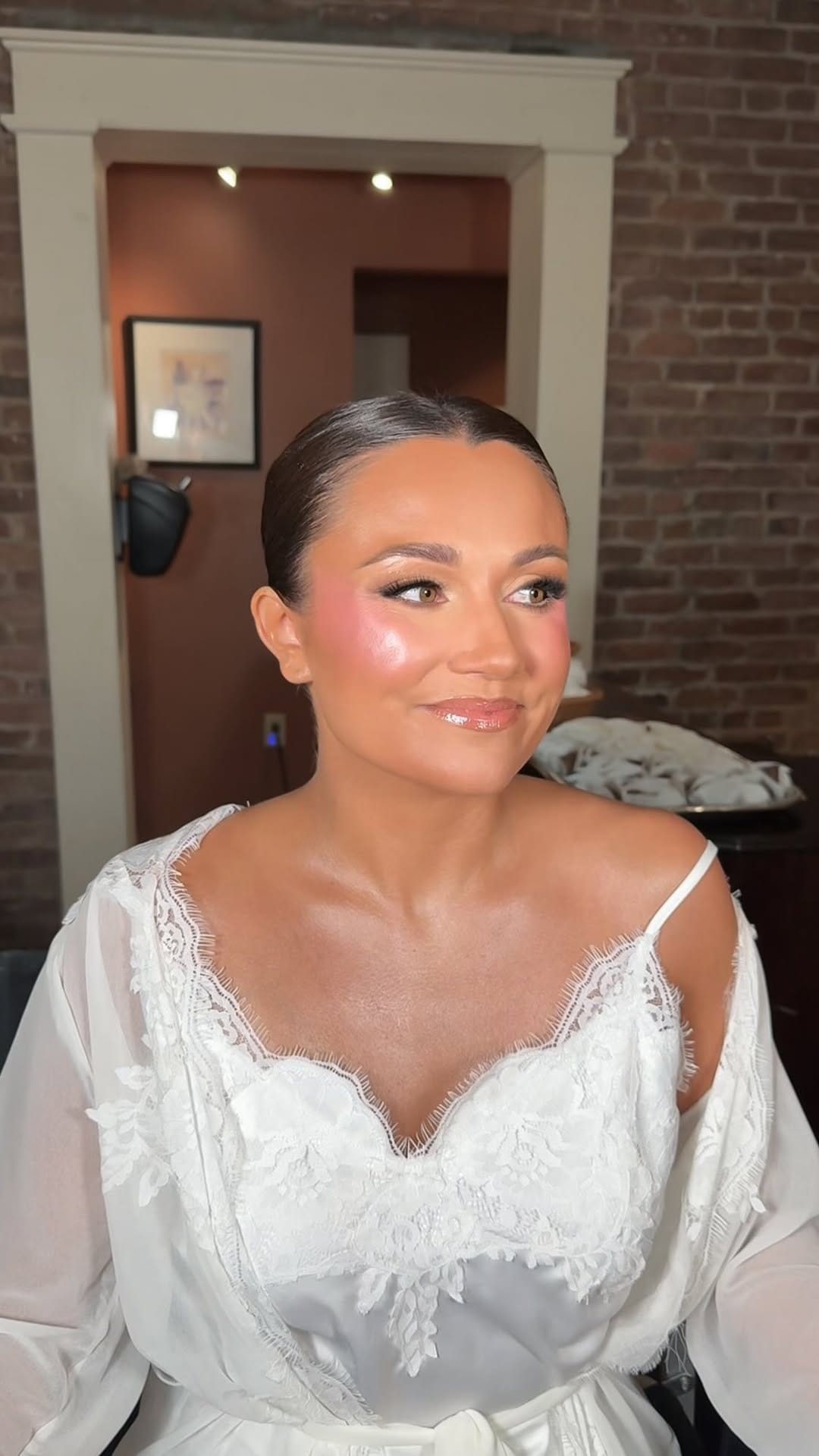 Post 4 by Traveling Makeup Artist | McKenna Goddard on Instagram (video)