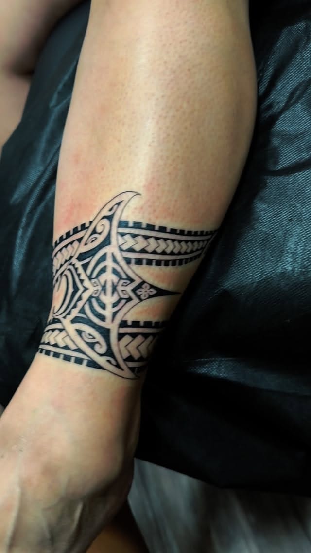 Post 5 by Kiti Tā Tatau _polynesian tattoo on Instagram (video)