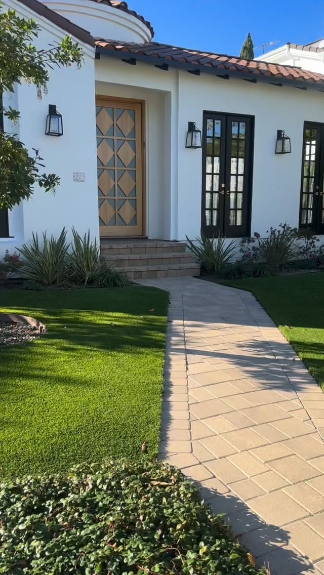 Post 1 by Yassi Banayan on Instagram (video)