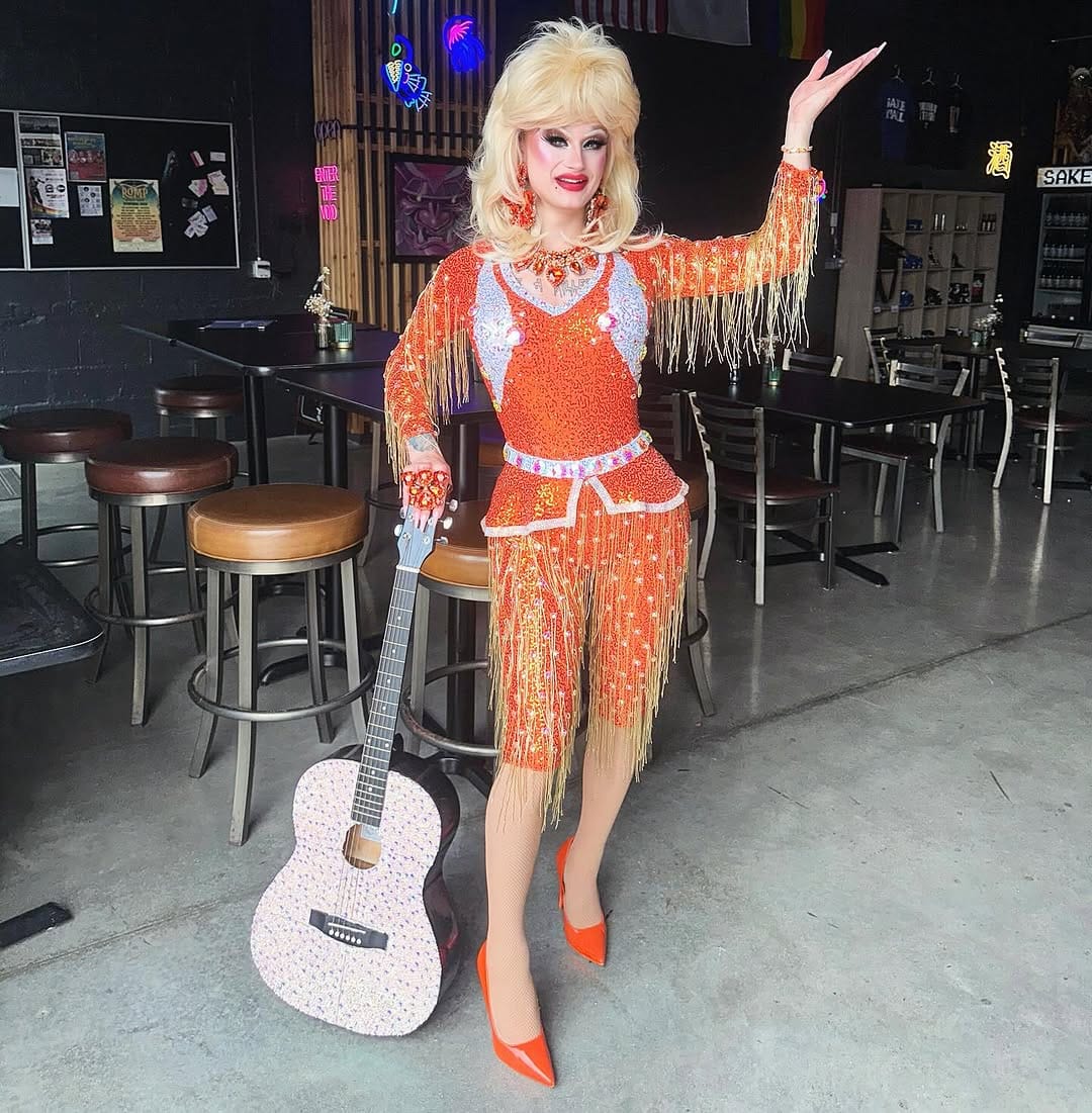 Post 8 by Scarlett Moon on Instagram (carousel)