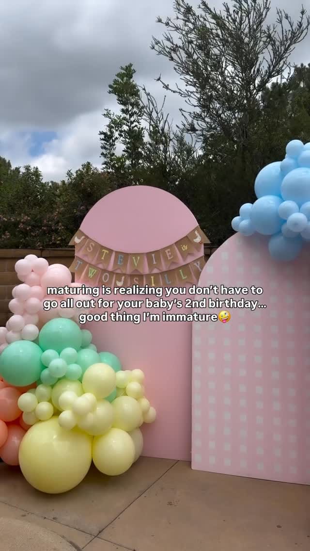 Post 2 by The Balloon Box on Instagram (video)
