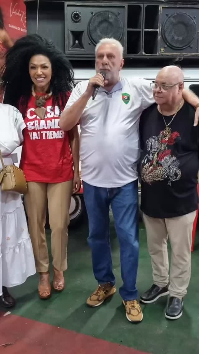 Post 2 by Bloco do Fico on Instagram (video)