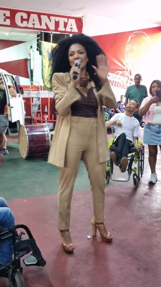 Post 1 by Bloco do Fico on Instagram (video)