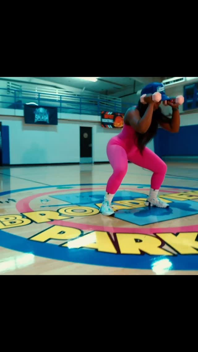 Post 10 by 5 FOOT GIANT🏋🏾‍♀️💪🏾 on Instagram (video)