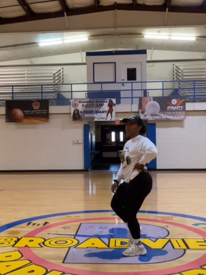 Post 6 by 5 FOOT GIANT🏋🏾‍♀️💪🏾 on Instagram (carousel)