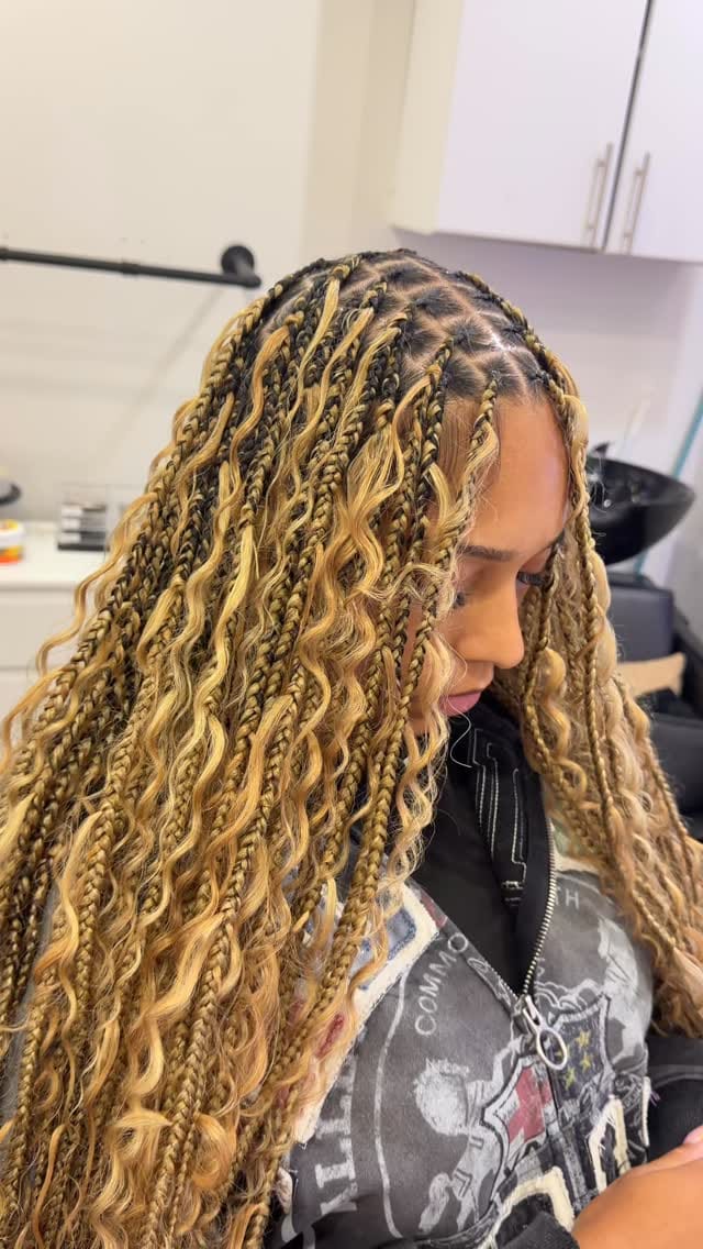 Post 7 by DALLAS HAIRSTYLIST 📍 on Instagram (video)