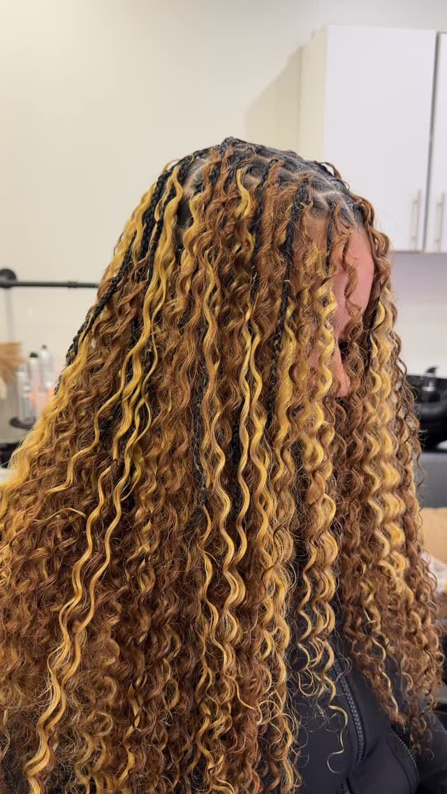 Post 2 by DALLAS HAIRSTYLIST 📍 on Instagram (video)