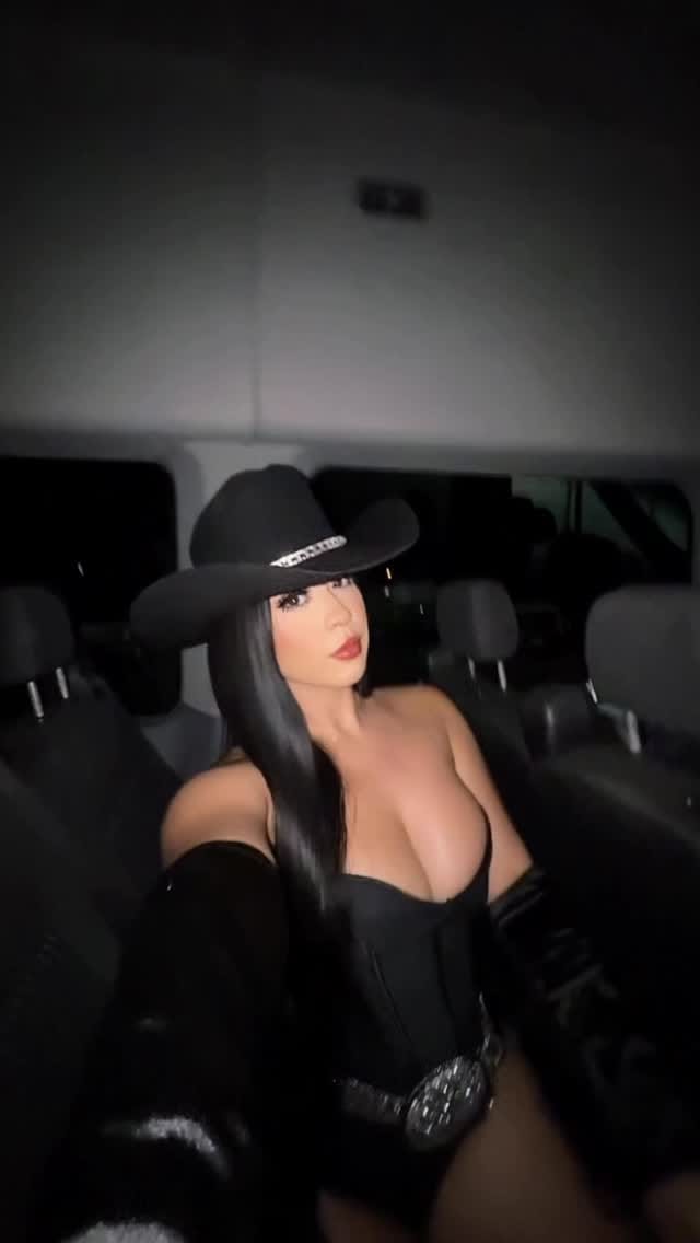 Post 7 by AMERICA CUEVAS on Instagram (video)