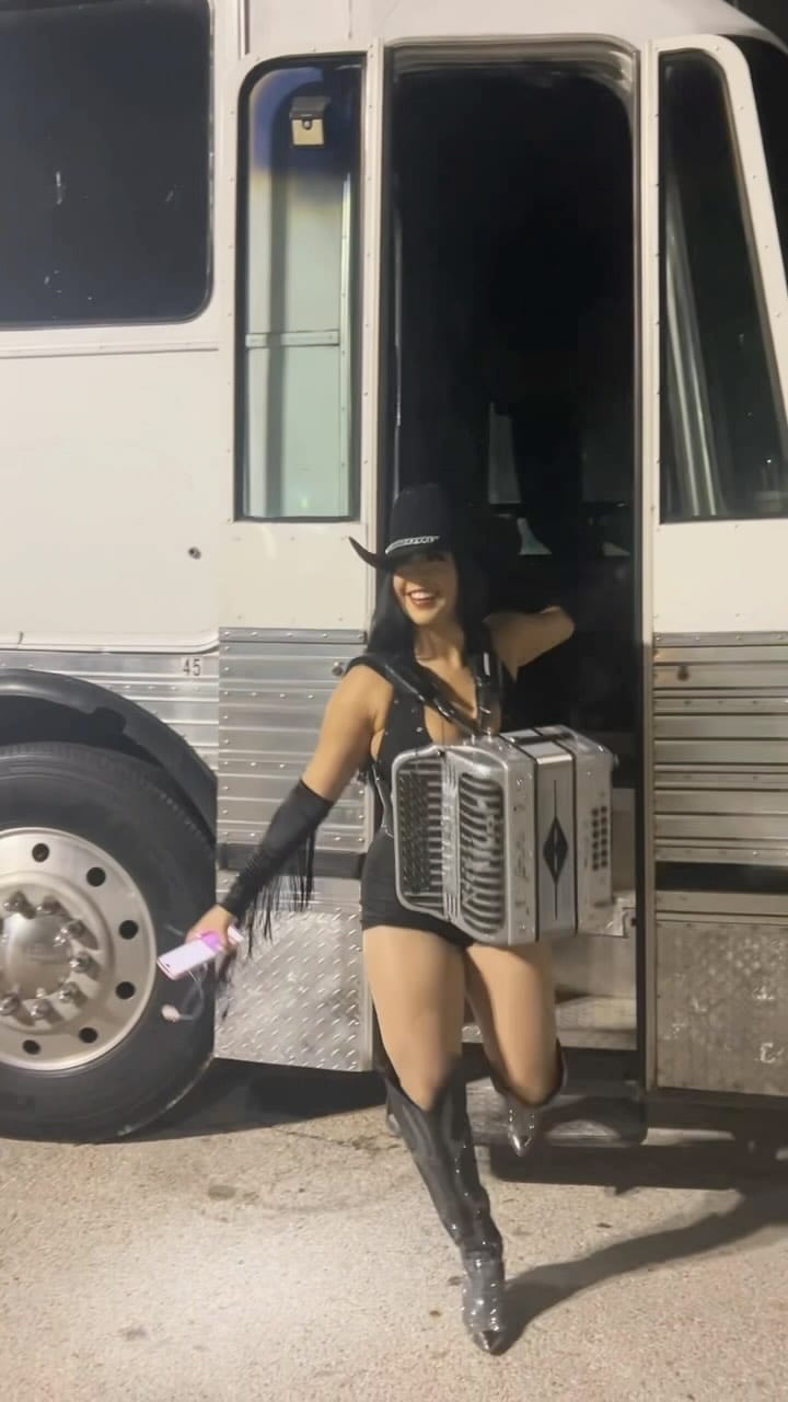 Post 8 by AMERICA CUEVAS on Instagram (video)