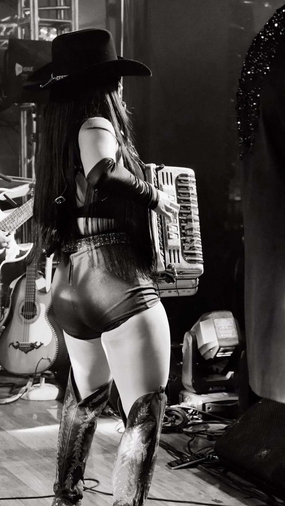 Post 6 by AMERICA CUEVAS on Instagram (video)