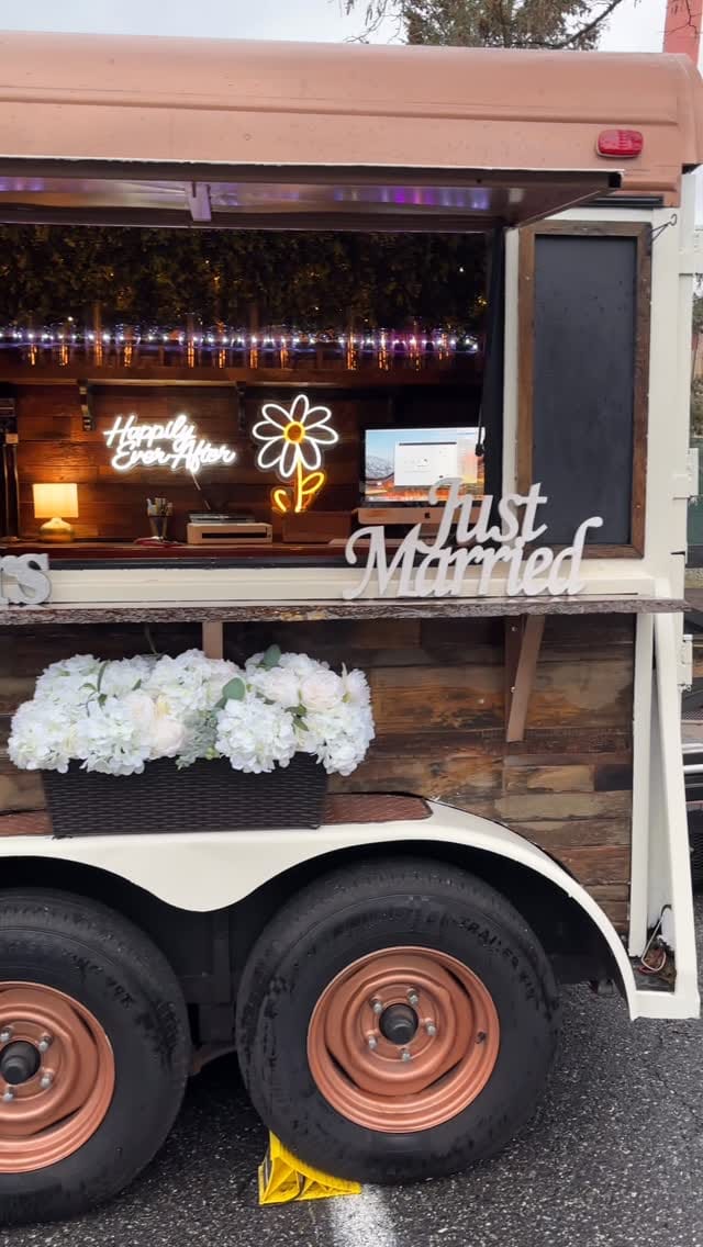 Post 10 by Philadelphia Wedding Chapel®️on Wheels on Instagram (video)