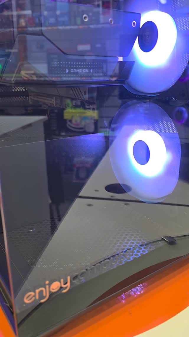 Post 5 by Enjoycomputer "Tienda Gamer" on Instagram (video)