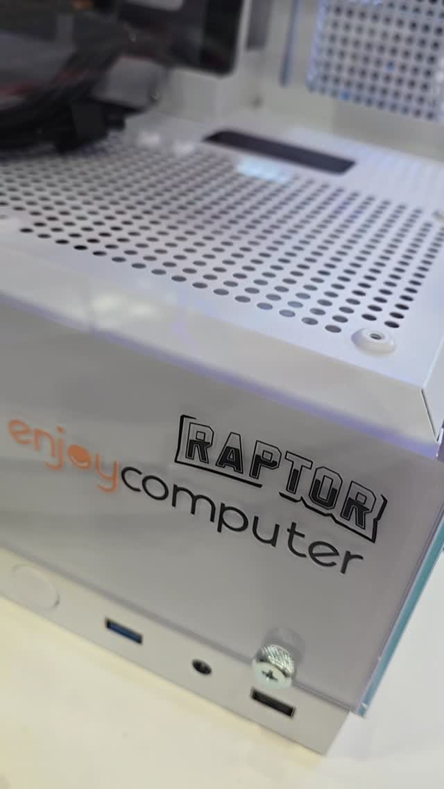 Post 3 by Enjoycomputer "Tienda Gamer" on Instagram (video)