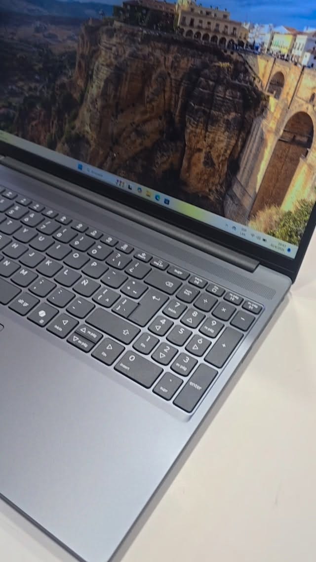Post 2 by Enjoycomputer "Tienda Gamer" on Instagram (video)